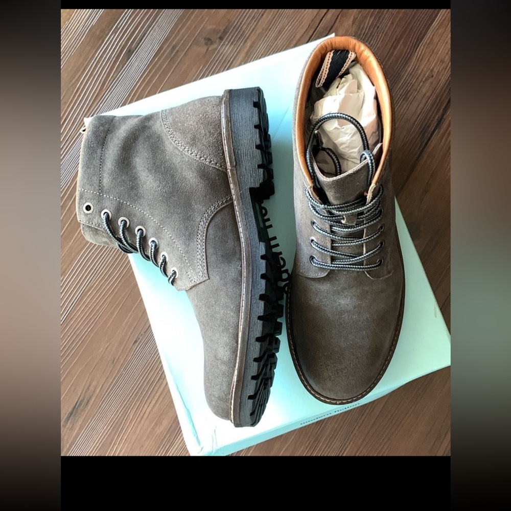 Mens Modern Fiction “Hyperbole” Boots. size 9 Price is firm. Thanks 🙏